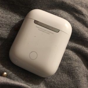 Apple AirPods 2nd generation Charging Casel